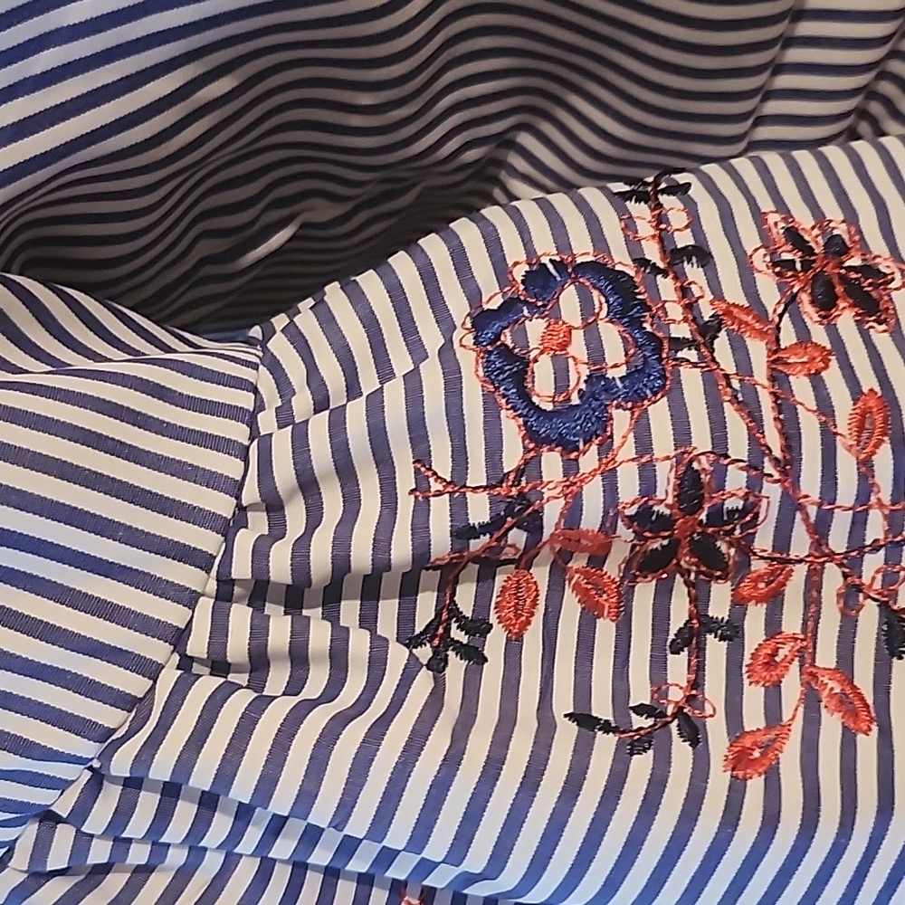Embroidered Wrap Top - Picture 3 of 7